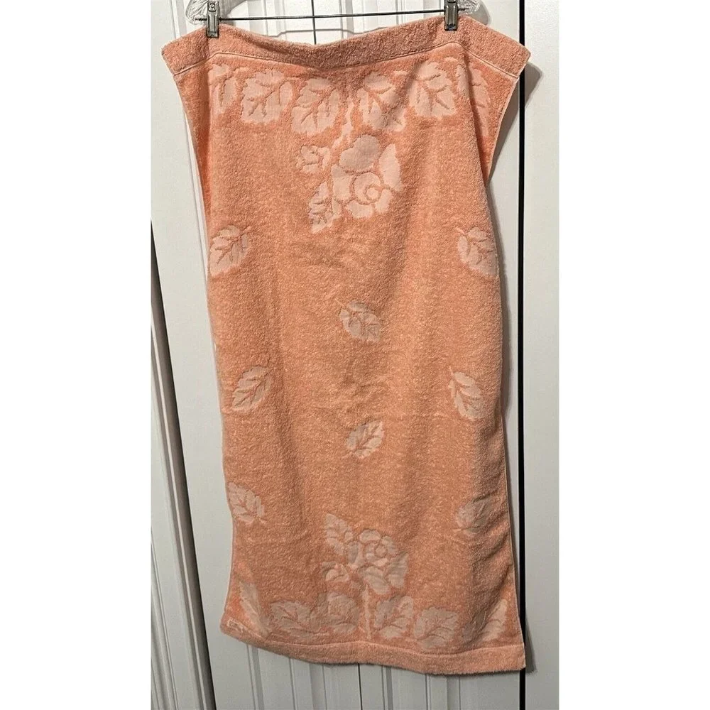 Vintage Cannon Bath Towel Orange sculptured leaf design 70's peach color